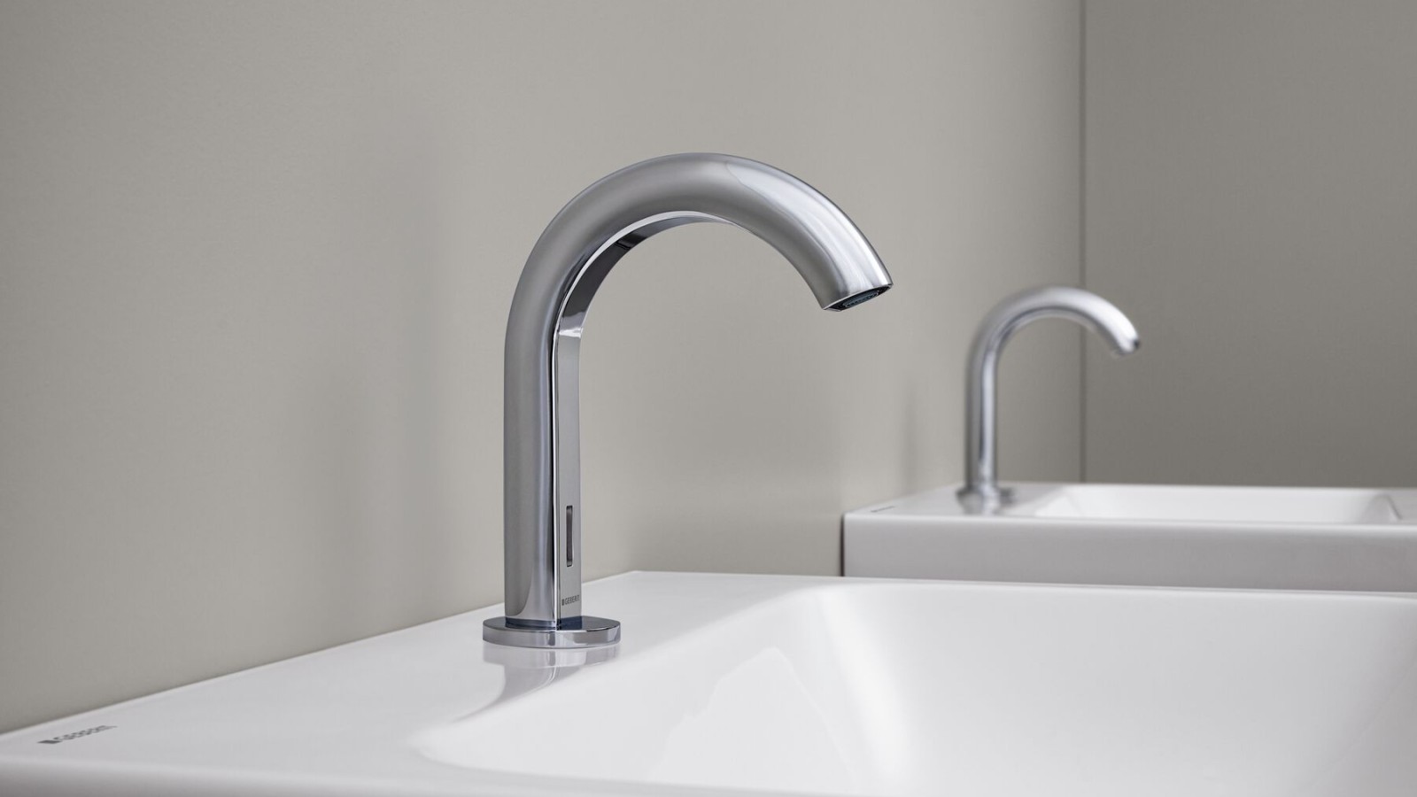 Geberit Piave deck-mounted washbasin tap in a round, stainless steel design