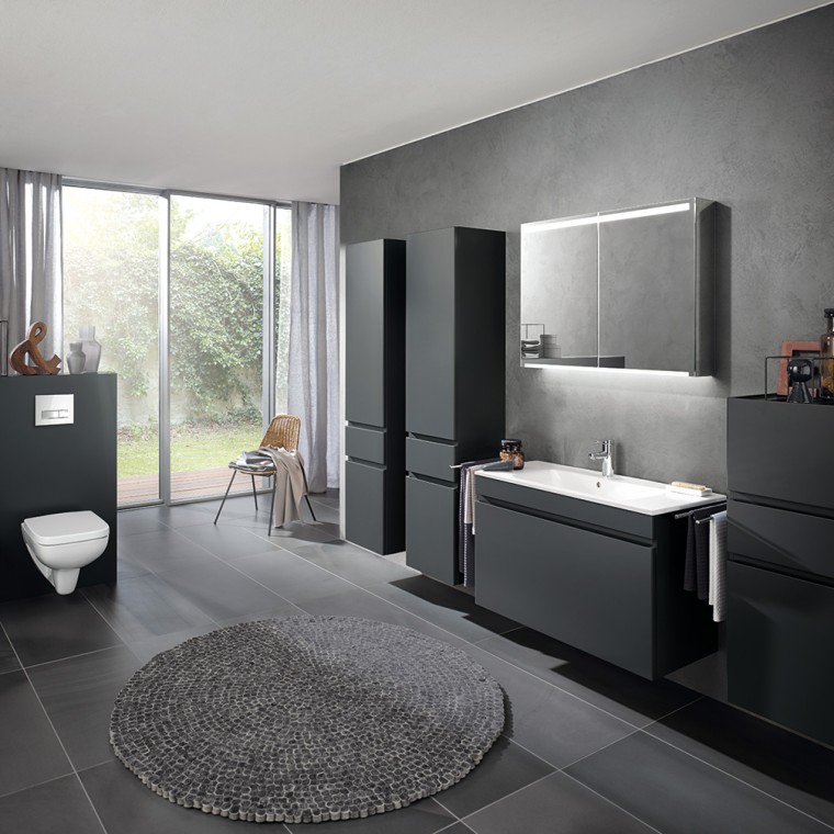Geberit Renova Plan bathroom with toilet, bidet, washbasin and furniture