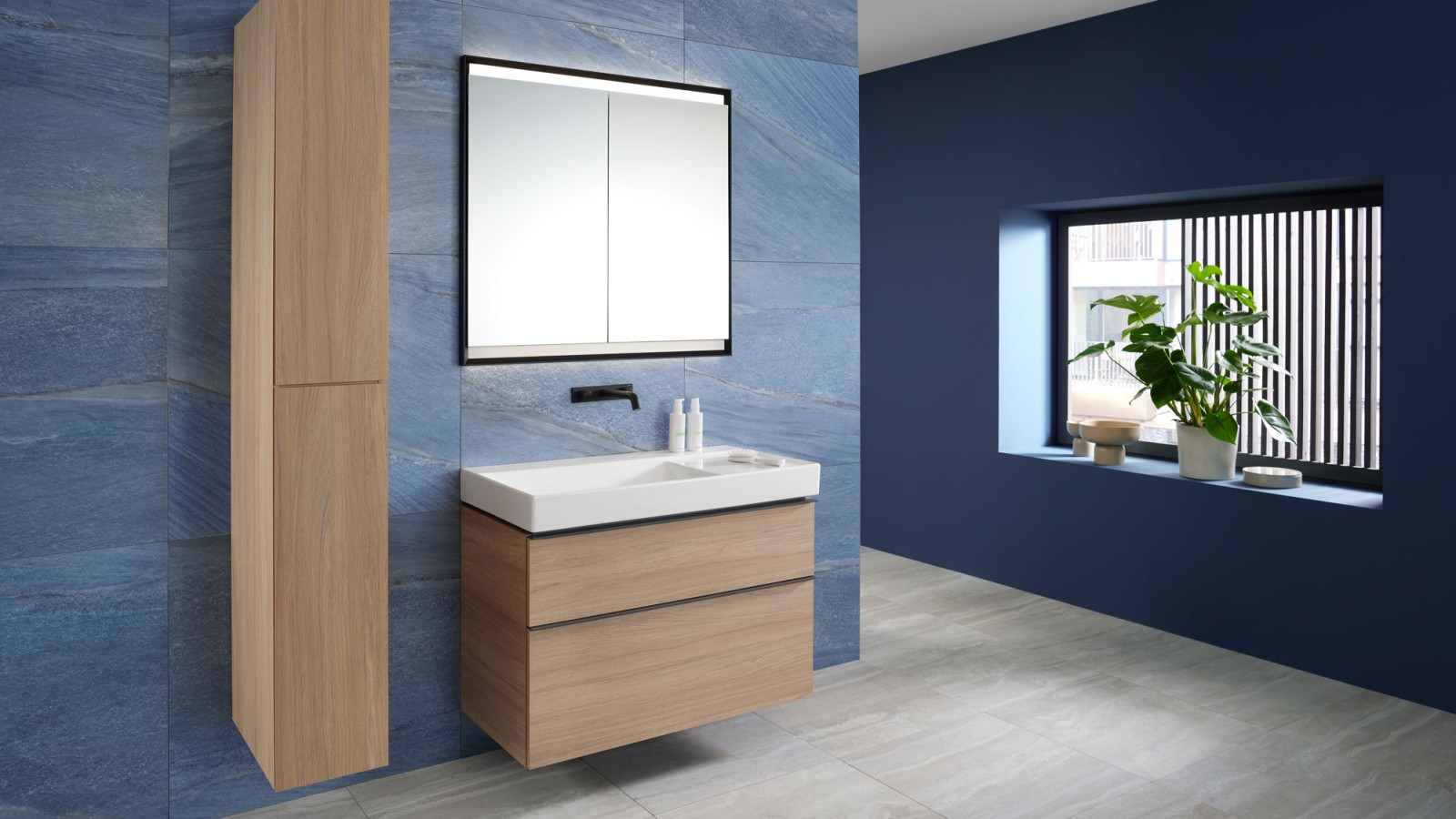 Mix & Match Geberit ONE washbasin with Geberit iCon vanity unit and tall cabinet