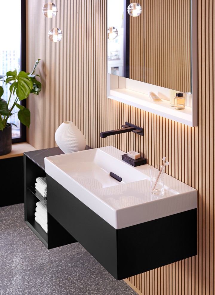 Products in black matt from the Geberit ONE bathroom series (© Geberit)