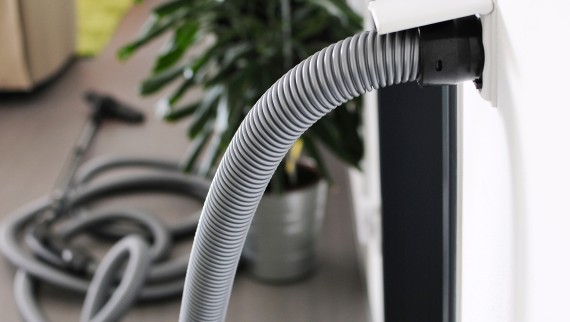 Connection of Geberit Silent-PP to a central vacuum cleaning system (© Shutterstock)