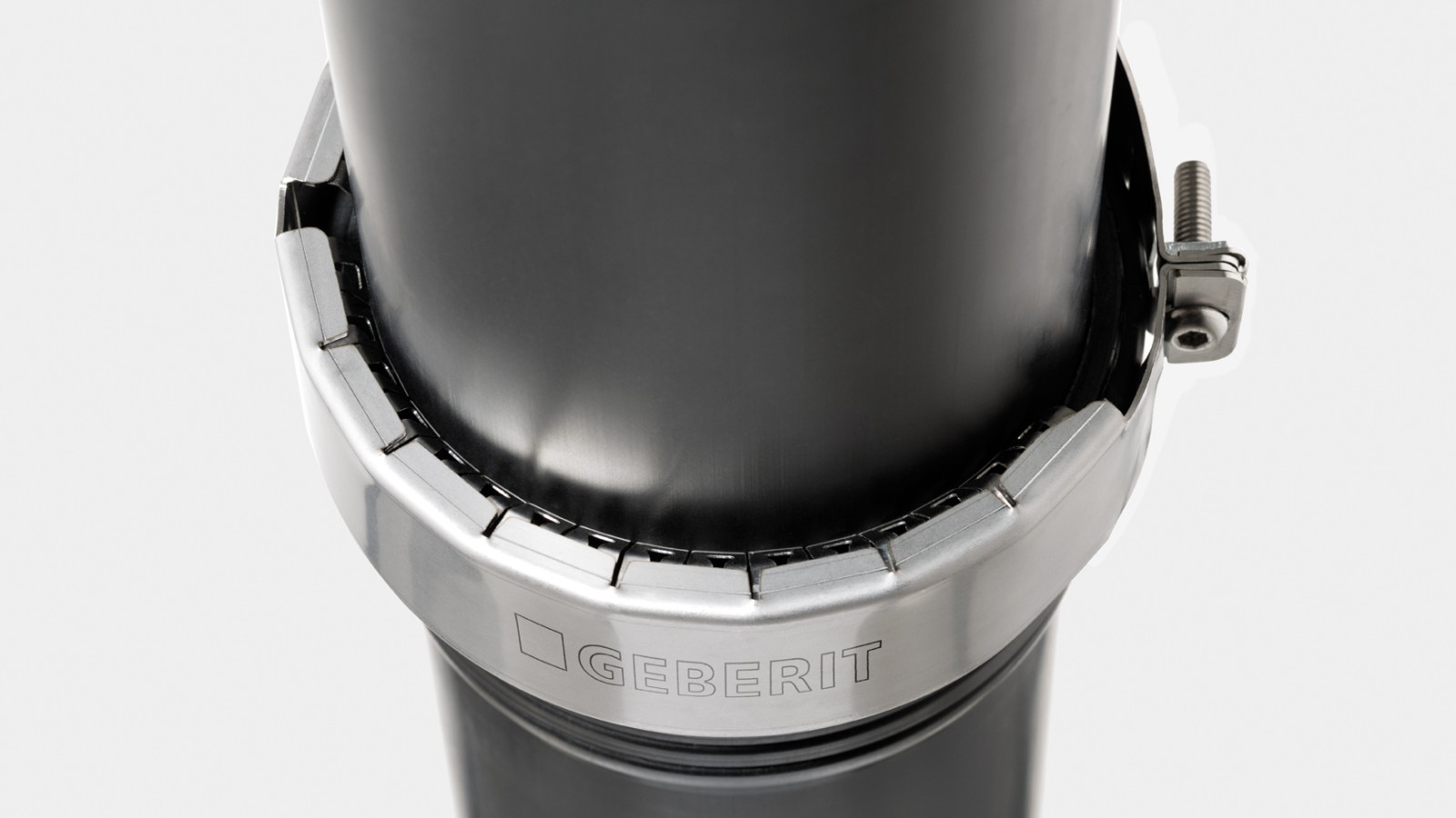 The Geberit retaining claw equips Silent-PP for roof drainage applications