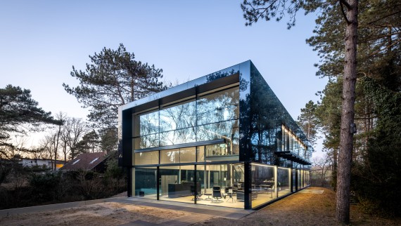 The Villa Meijendel by Dutch architect Jan Pesman (© Lucas van der Wee)