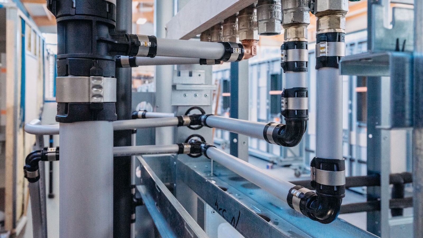 The pressing indicator falls off during pressing, so pressed connections are clearly visible