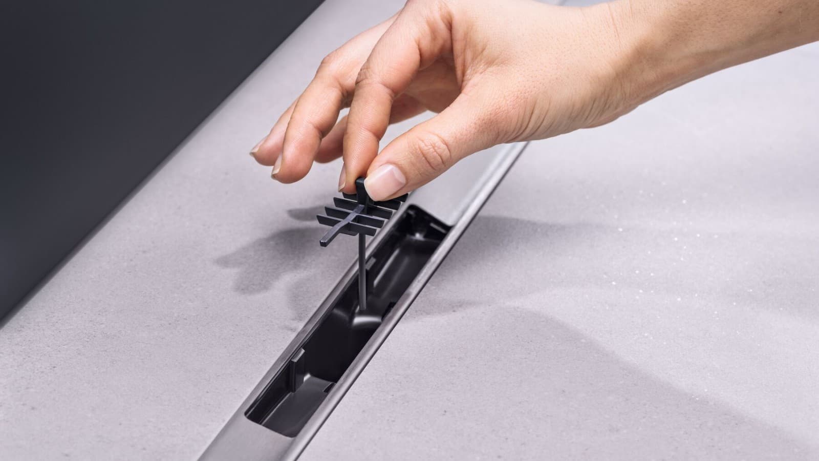 Comb insert in the Geberit CleanLine50 shower channel Comb insert in the Geberit CleanLine50 shower channel