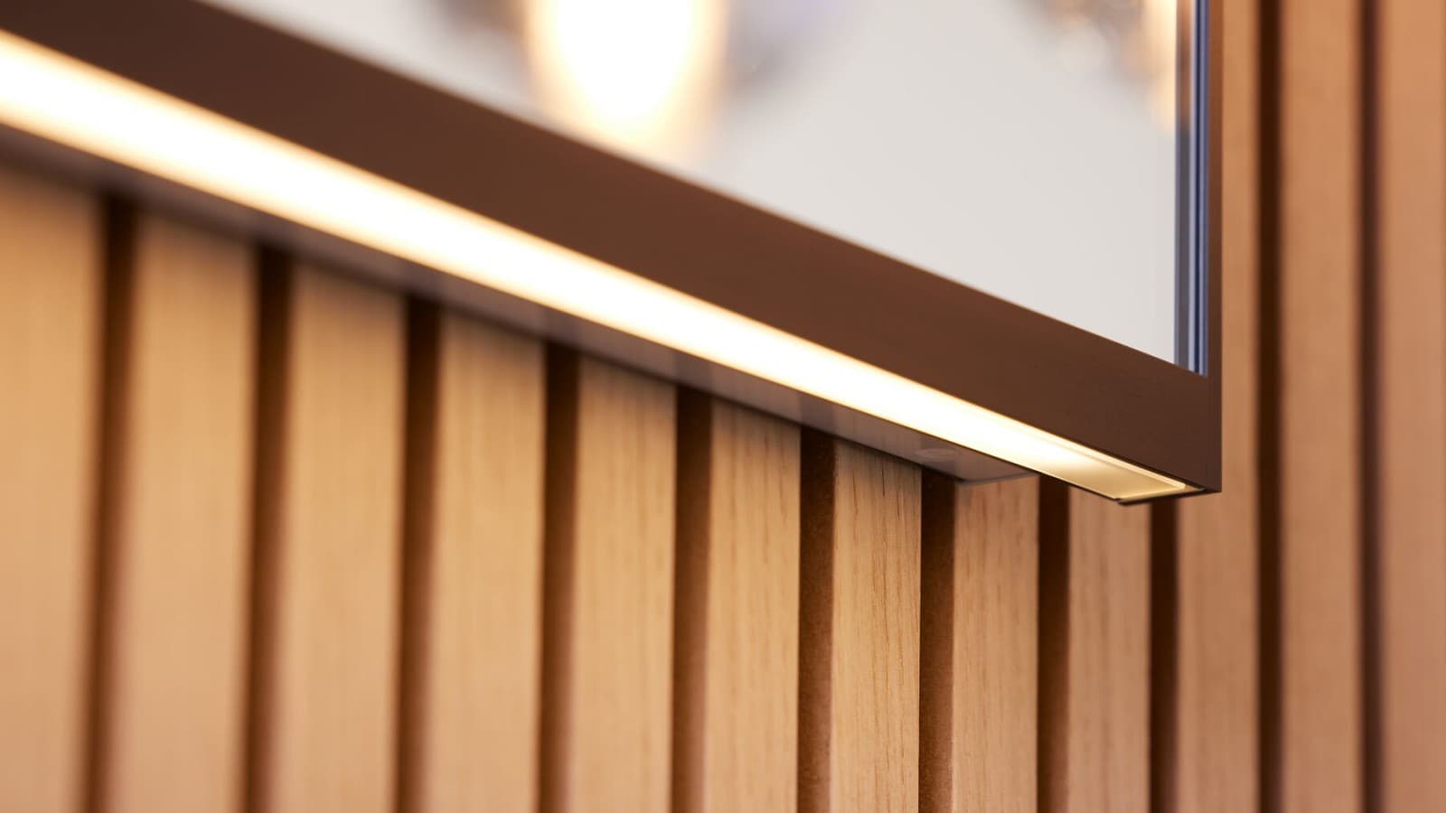Geberit Option Plus Square 135 cm in black matt with indirect light strip (© Geberit) Geberit Option Plus Square 135 cm in black matt with indirect light strip (© Geberit)