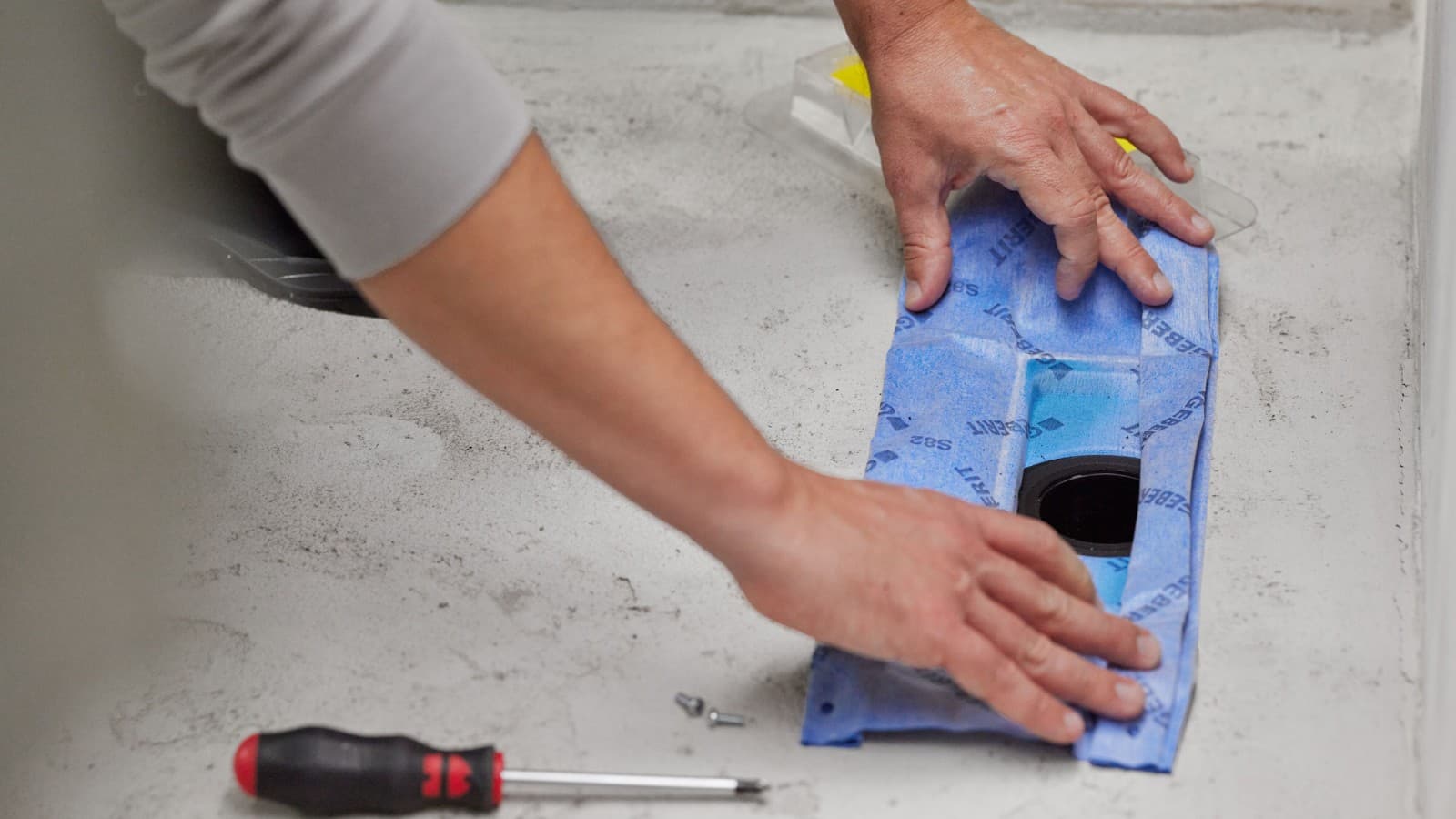 Sealing on the CleanLine shower channel Sealing on the CleanLine shower channel