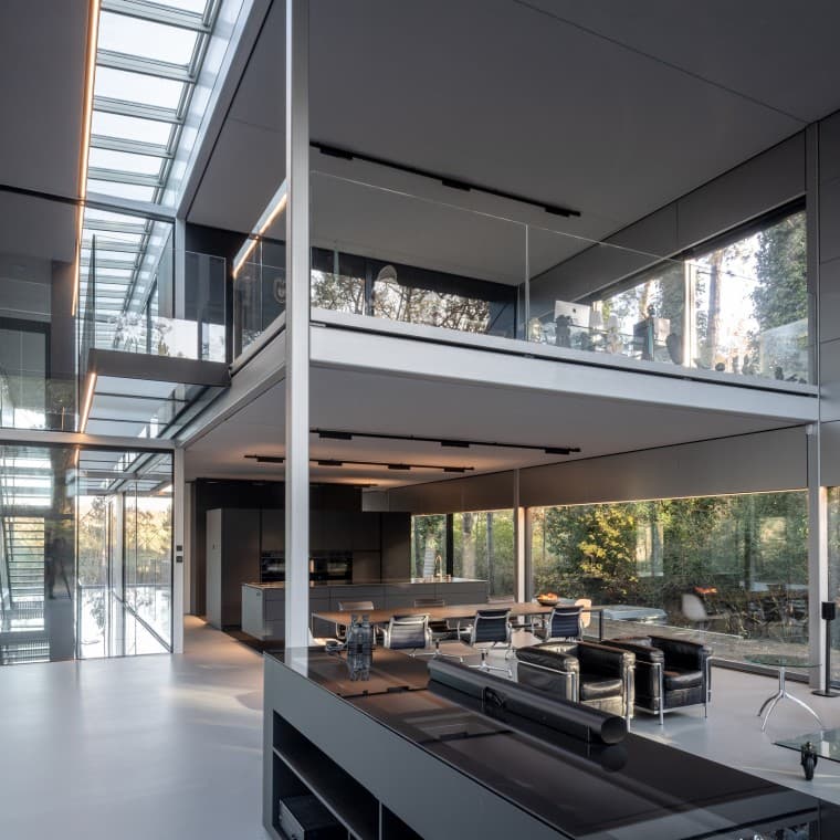 The building is almost entirely demountable and reusable (© Lucas van der Wee) The building is almost entirely demountable and reusable (© Lucas van der Wee)