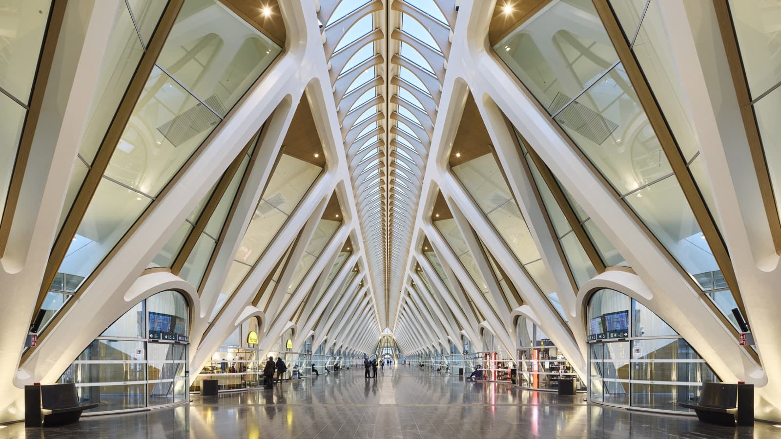 The steel structure bears the signature of the Spanish-Swiss architect Santiago Calatrava (© Oliver Schuh, Palladium Photodesign) The steel structure bears the signature of the Spanish-Swiss architect Santiago Calatrava (© Oliver Schuh, Palladium Photodesign)