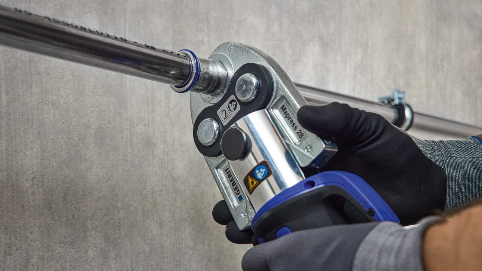 Geberit pressing jaws for pressing pipes with smaller dimensions Geberit pressing jaws for pressing pipes with smaller dimensions